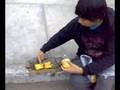 desayunando? y sin lavarse las manos