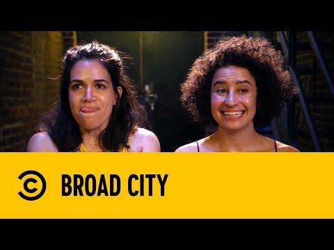 Breaking Into the Show On Mollies | Broad City