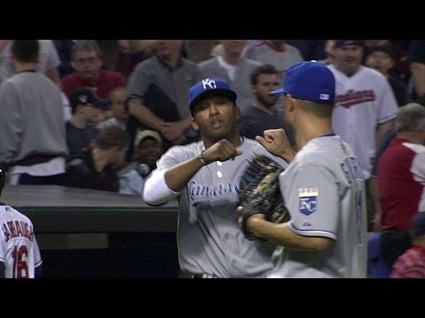 Video: Escobar charges, makes excellent diving catch