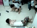 小傑、小紀房間開轟趴