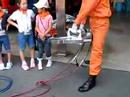 さちが丘地区 少年消防隊　ﾚｽｷｭｰ隊員が特殊工作機械を披露part1