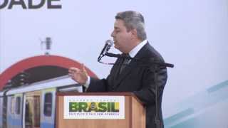 VÍDEO: Antonio Anastasia defende federalismo em evento com presidente Dilma