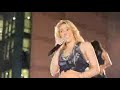 Shakira da un pequeño concierto en medio de la calle