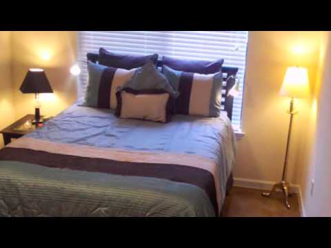 how to fit a queen bed in a small room