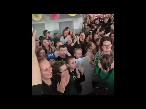 Owacje na korytarzu, bo pani dyrektor szkoły w... :: Link do artykułu: https://elka.pl/content/view/124301/80/