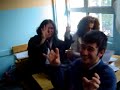 5 dakika sonra yapılacak biyoloji sınavı öncesi çalışmaktan hemoliz olan 11-A sınıfının görüntüleri..Yıl 2005..