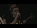 Michael Falch varmer godt op under lydprøverne til aftenens koncert den 29. og 30. maj 2008.