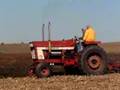 IH 1468 scouring the moldboards