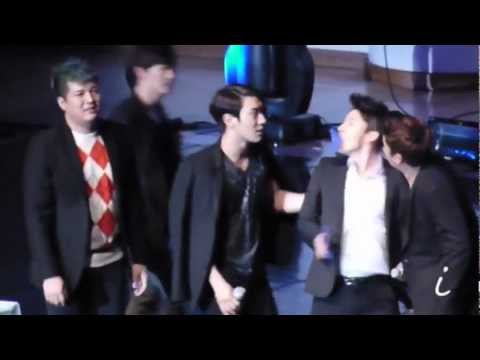 siwon donghae - credit as tagged. lol. Hyukjae soo obvious :)) @121020 Super Junior 7th Anniversary Debut Party.
