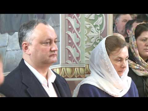 Președintele țării împreună cu Prima Doamnă au participat la Sfînta Liturghie la Mănăstirea Căpriana  