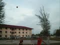sepak takraw (aksi gulung)