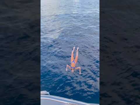 Kiedy blondyna robi filmik na Tik-Toka i popisuje się skokiem