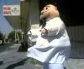 Dr Simi enseñando chistorra.....a unos inocentes pasajeros.