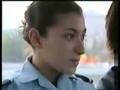 Gamine de cité insulte une flic et les français