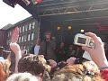 Tomzilla auf dem rathausplatz in RE