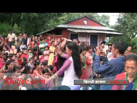 Arghakhanchi - अर्घाखाँची-खिल्जीका दिदीबहिनीहरु तीजको उपलक्ष्यमा नाच गान गर्दै । भिडिओ- नरेन्द्र केसी.