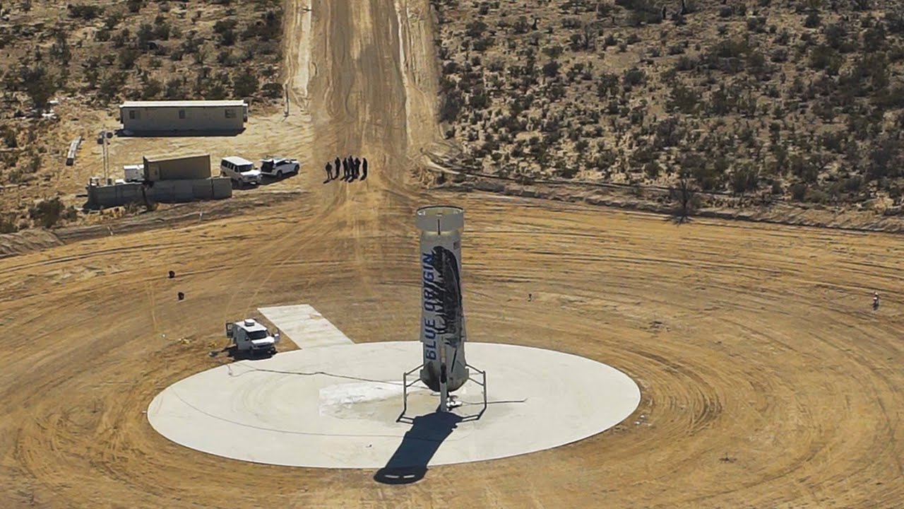 Компания Blue Origin произвела повторные запуск и посадку уже использованной ракеты. Фото.