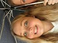Meg og Inger under paraply Meg og Inger under paraply
