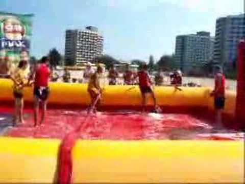 fotbal pe apa in saturn