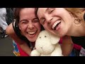 Super plan à la Gay Pride de paris 2007, suivis par une petite bande de petites lesbis super cools et fans de nous ! :)