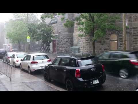 MONTREAL - Pluie diluvienne à Montréal jeudi 23 mai 2013.
