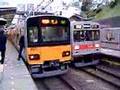 鷺沼駅を発車する東急2000系
