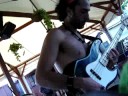 FERNANDO LAMADRID con un Fender Jazz Bass (Geddy Lee)
