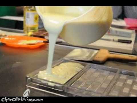 curso de chocolate - Taller de chocolate que impartí en el aula Aptit'Oh de Madrid en Enero 2011 Vídeo: A.J. Luque Música: kaiser chief - everyday i love you less and less http:/...
