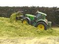 John Deere 7530 Pushing cereal silage, Awesum