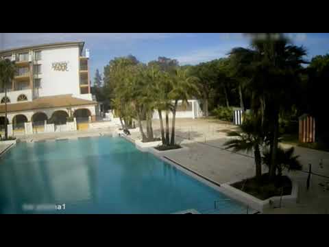Se saltan el confinamiento en la piscina de un hotel de Isla Cristina