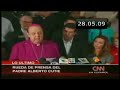 Mi comentario a este hecho es el siguiente : 1.- Me quede atonito, mejor hubiera renunciado a todo y se hubiera convertido en un hombre comun y corriente y como tal podria haber sido un buen pastor en la Iglesia Catolica apoyando a los jovenes o adultos como catequista, pastor, laico, misionero, etc. en su ciudad u otro lugar y continuar su obra tan mencionada por el. Eso hubiera sido mas decente bajo mi punto de vista y hubiera quedado mejor parado, ¿ que pensaran sus fieles seguidores ...