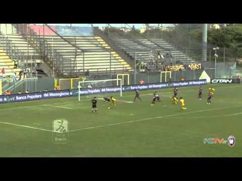 Calcio, pari pirotecnico tra Crotone e Juve Stabia