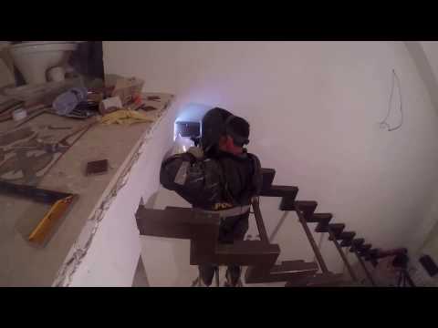 Монтаж металлического каркаса лестницы открытого типа