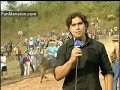 burro atropella a reportero