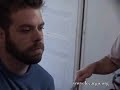 un mail de jean charles versari. j'h�berge chez moi un groupe de new york, veux tu faire une session avec eux pour le cargo. ayant rat� leur concert � la fl�che d'or, myspace me permet d'�couter quelques morceaux et de me rendre � l'�vidence. on ne va pas rater une si bonne occasion. le lendemain je d�barque chez jean charles qui en a profit� pour transformer son appartement en vaste bordel (5 musiciens � loger avec leurs instruments, �a prend de la place) et son bureau en studio d'enregistrement. des micros partout, tout cela reli� au pro tools avec jean charles aux commandes, les sessions cargo n'ont jamais �t� aussi sophistiqu�es... mais tr�s vite on retrouve nos bonnes habitudes... les musiciens se sont install�s avant que j'arrive, dos  � la fen�tre, donc en plein contre jour d'un soleil �clatant. qu'� cela tienne, nous allons boucher une partie de la fen�tre avec le matelas de jean charles. il ne me reste plus qu'� me caler sur les quelques centim�tres carr�s de libre dans la pi�ce et laisser la musique de mia riddle & ses amis op�rer. instant magique qui va durer jusque tr�s tard dans la nuit.

un tr�s grand merci � jean charles versari
www.myspace.com/versari

et si vous voulez en savoir plus sur mia riddle et ses talentueux amis 
www.myspace.com/miariddle
www.miariddle.com

www.lecargo.org