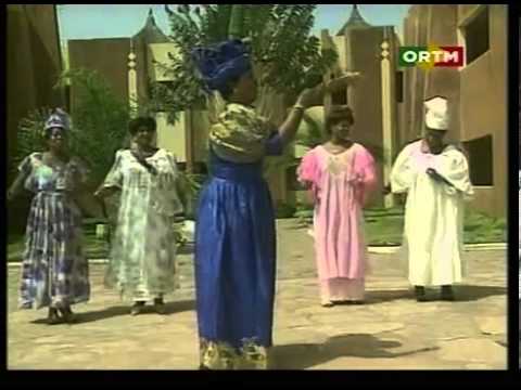 throbule - The high priestess of Malian music on fine form with one of her most popular hit songs ever. -------------------------- La grande prêtresse de la musique mal...