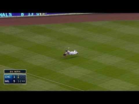 Video: Davis dives to make an impressive catch