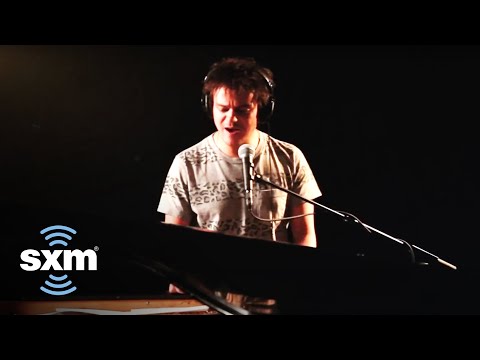 Off - Jamie Cullum was visiting the SiriusXM studios in New York and tried his hand at a cover of Taylor Swift's 'Shake it Off