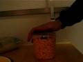 videos de How to open plastic lid seal