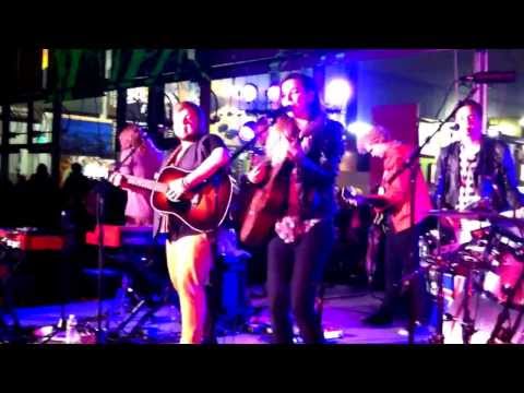 EarvinGotti - Icelandic band Of Monsters And Men performs