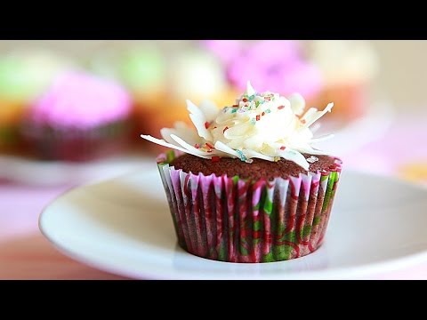 cobertura - Veja a receita completa desse buttercream clicando aqui: http://allrecipes.com.br/receita/2771/cobertura-buttercream-para-decorar-bolos-e-cupcakes.aspx Para ...