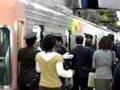 夕方ラッシュ時の京王井の頭線渋谷駅