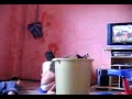 assistindo dvd da xuxa e juntando brinquedos.