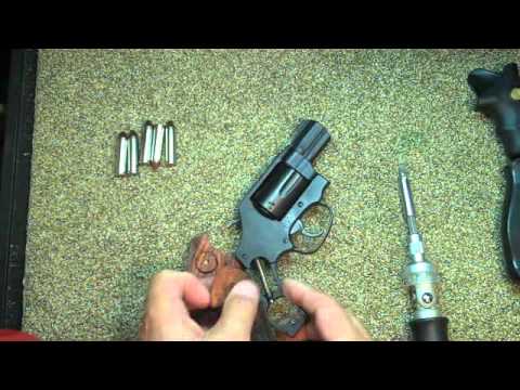 how to remove j frame grip