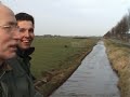 Hoe verhuis je ruim 200 koeien? Om 10:00 uur precies is op 26 februari de toch begonnen. Ruim 200 koeien van maatschap Mur zijn vanaf de boerderij aan de Oosterlandweg lopend gebracht naar hun nieuwe onderkomen aan de Westerlandweg. De afgelopen maanden is aan de Westerlandweg hard gebouwd aan een nieuwe loopstal en melkstal voor de ruim 200 koeien. Met hulp van veel vrienden en boeren uit de buurt is vanaf de Oosterlandweg via de Schattekerkerweg de verhuizing naar de Westerlandweg ...