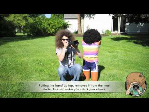how to properly hold a dslr camera