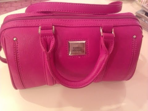ماذا يوجد في حقيبتي what's in my bag