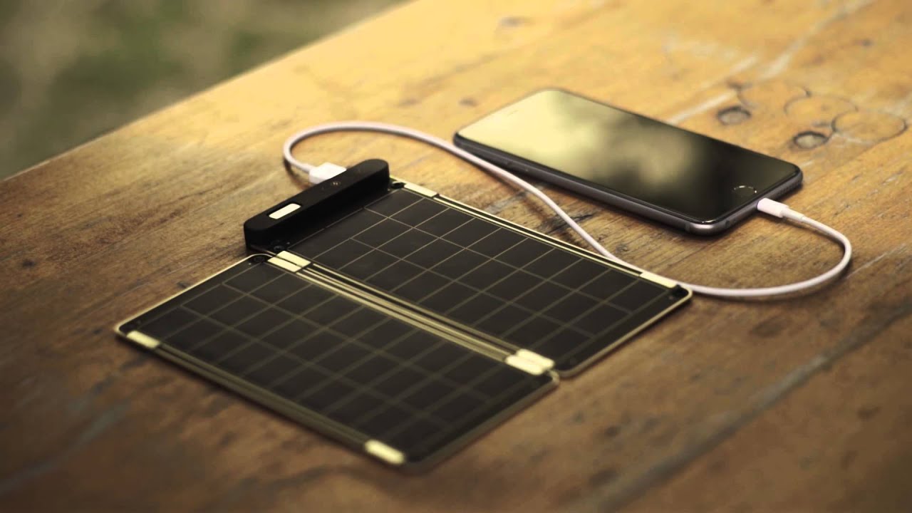 Компактная солнечная панель Solar Paper заряжает iPhone 6 за 2,5 часа. Фото.