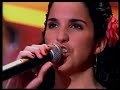 Apresentação da cantora Verônica Ferriani interpretando a canção 