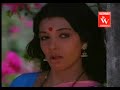 Hoovinda Hoovige Haaruva Dumbee - one of the hits of S.Janaki from movie Hombisilu (nicely adapted from novel by Usha Navrathnaram). Music by veterans Rajan-Nagendra. Picturised on Aarthi and Vishnuvardhan